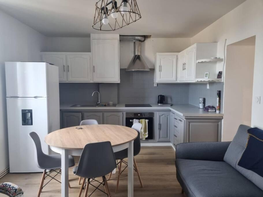 Appart Bonabry Apartment ฟูแฌร์ ภายนอก รูปภาพ